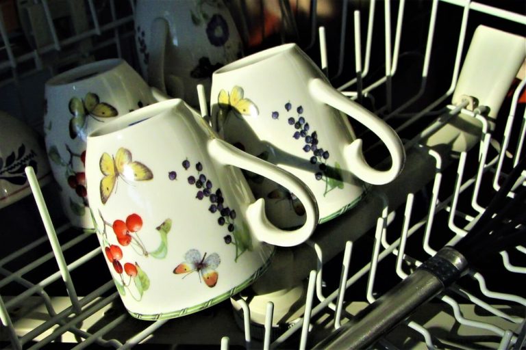 clean mugs
