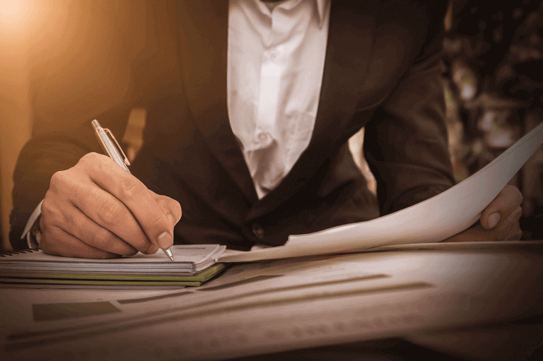 How to Become a Paralegal